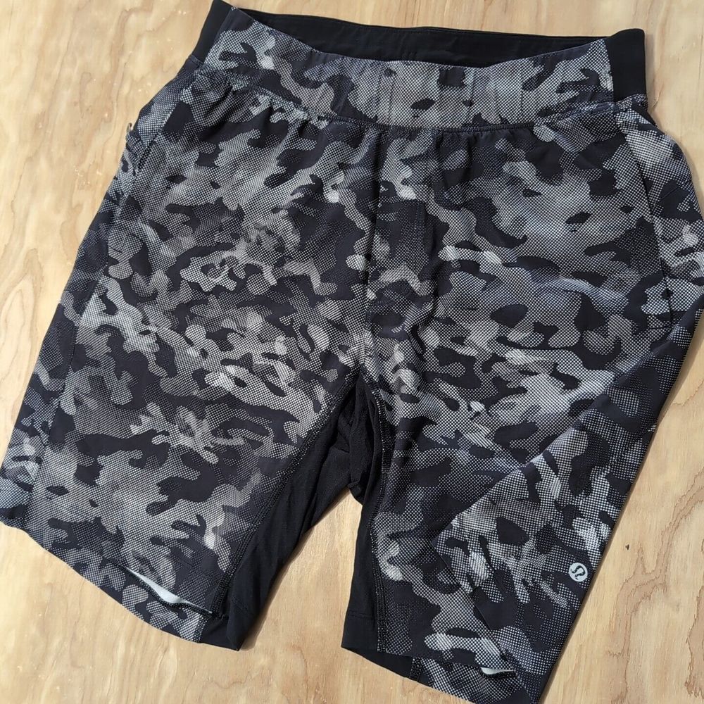 Lululemon Men's T.H.E.‎ Short Camo Black Grey-sz Medium 29x9" Linerless Light